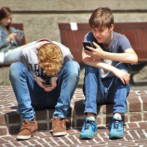 Kids and Cellphones:  When Should My Child Get A Phone? Parents Guide